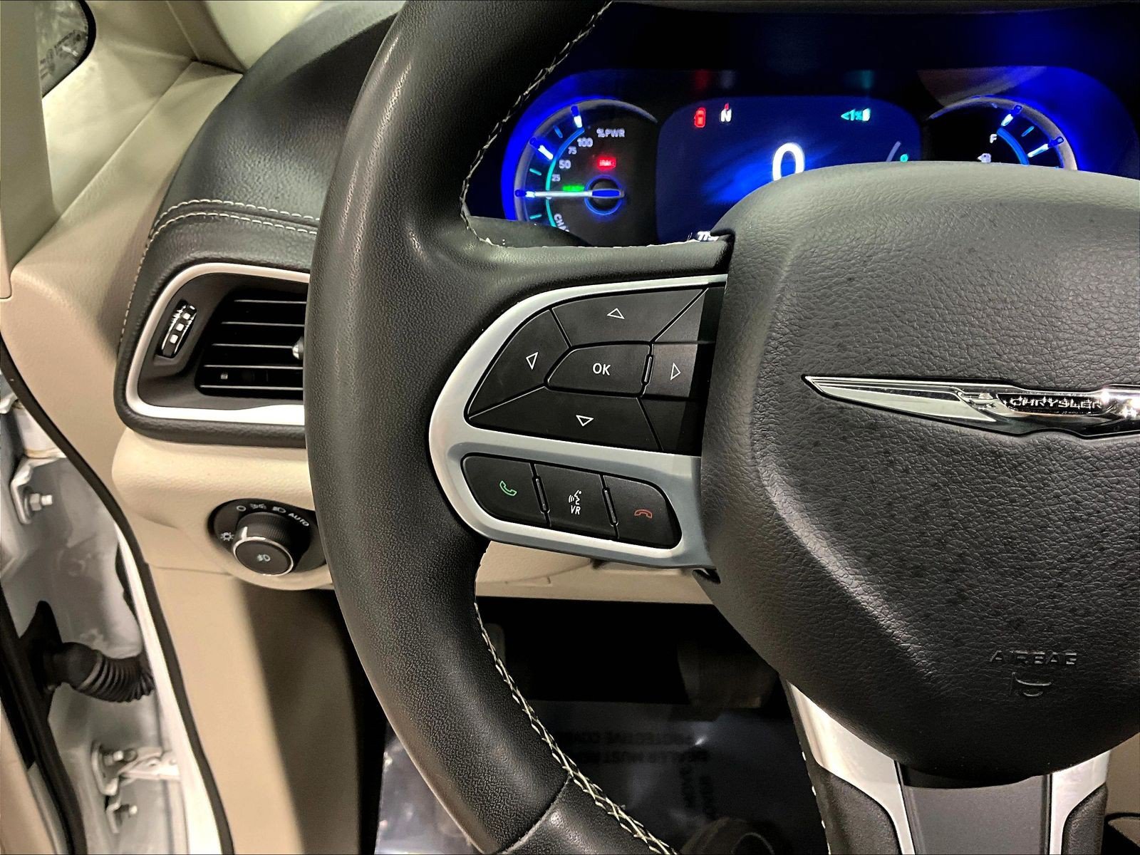 Used 2024 Chrysler Pacifica Limited FWD image 11