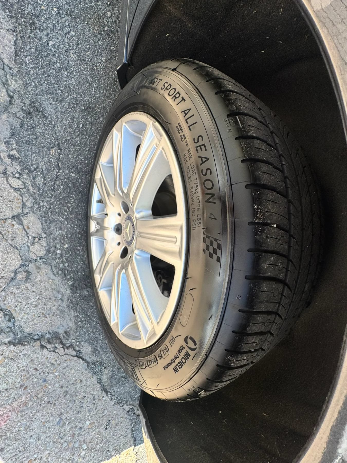 Used 2013 Mercedes-Benz E 350 4MATIC Sedan image 31