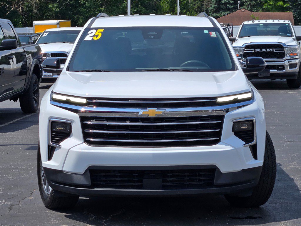 Certified 2025 Chevrolet Traverse LT image 3
