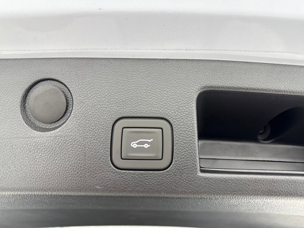 New 2026 Chevrolet Equinox ACTIV w/ LPO, Floor Liner Package image 13