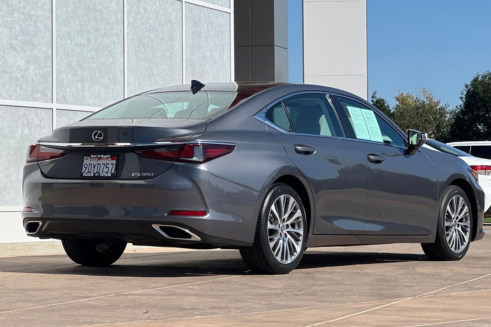 Used 2019 Lexus ES 350 w/ Premium Package image 4