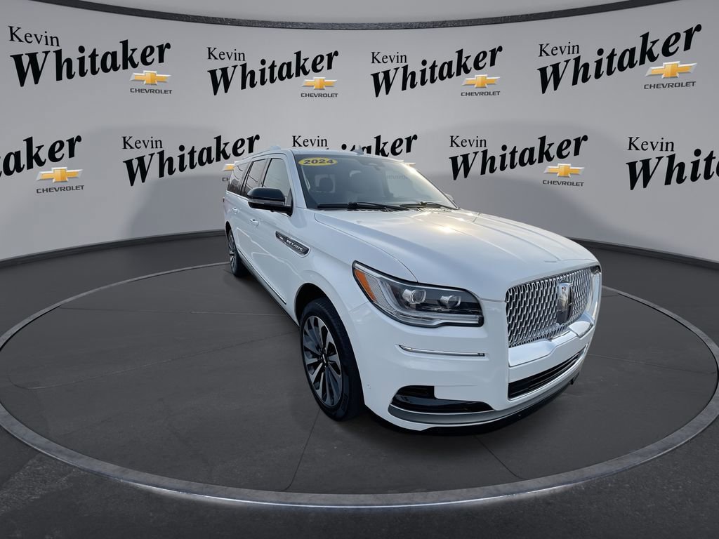 Used 2024 Lincoln Navigator L Reserve AWD/4WD image 2