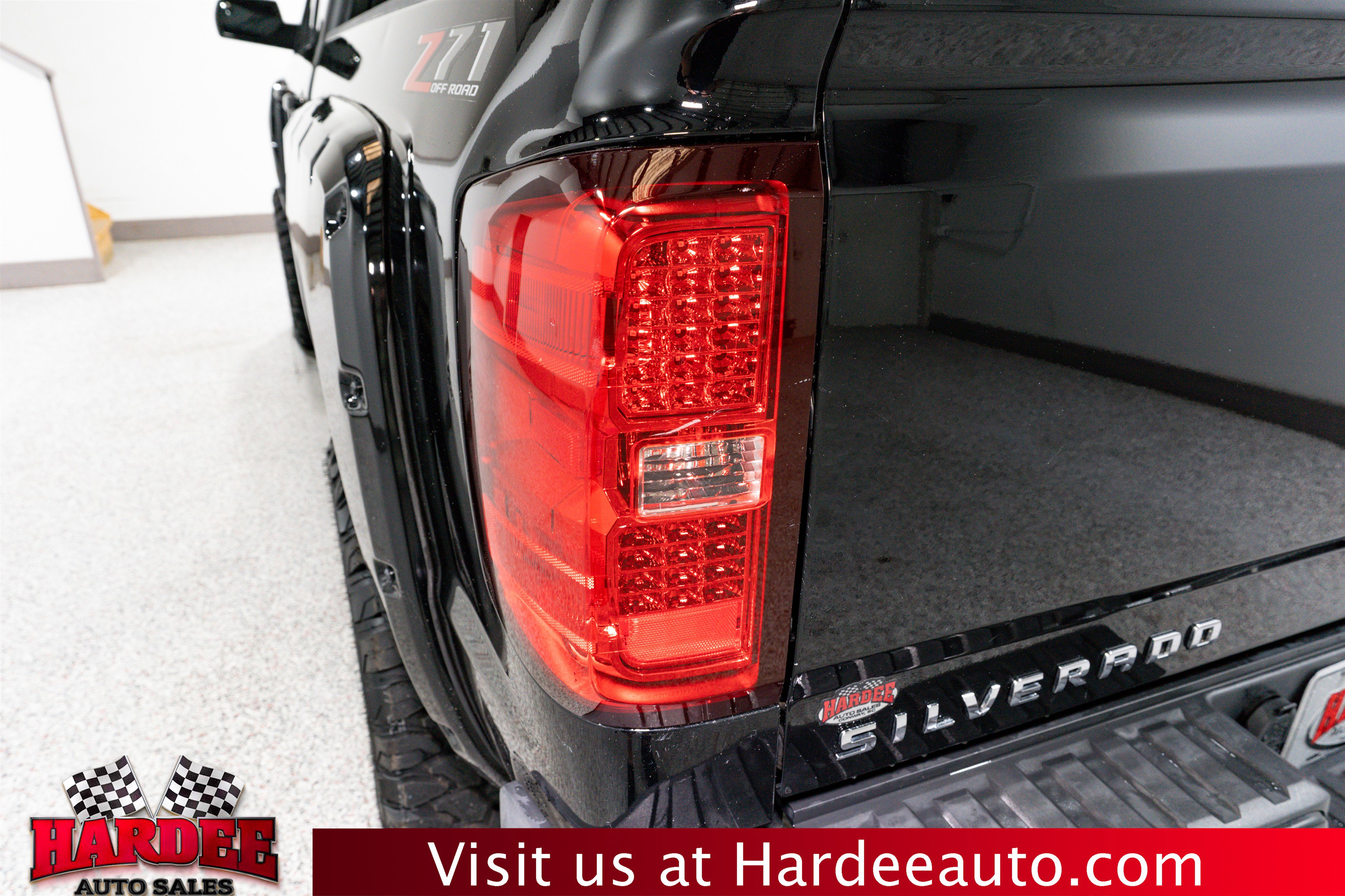 Used 2018 Chevrolet Silverado 1500 LT w/ All Star Edition image 9