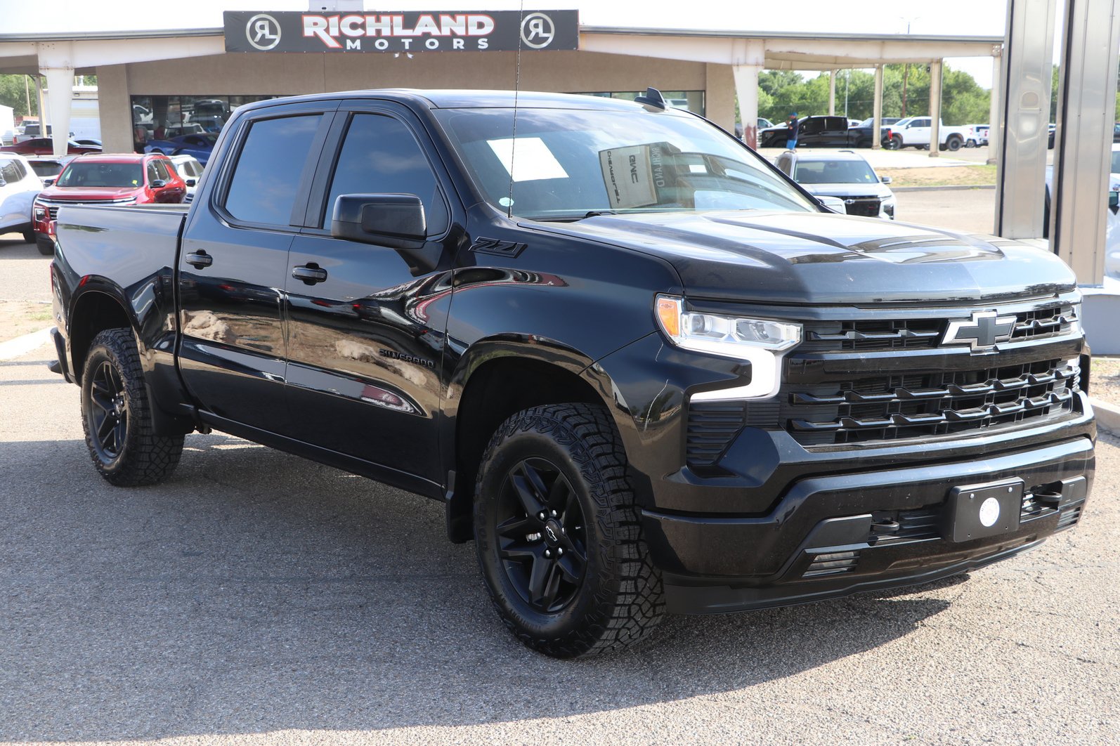 Used 2023 Chevrolet Silverado 1500 RST w/ Z71 Off-Road Package AWD/4WD image 1
