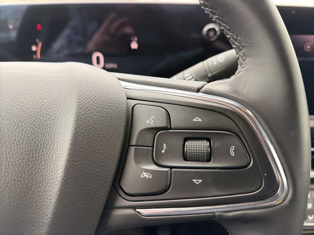 Used 2025 Buick Envista Sport Touring image 18