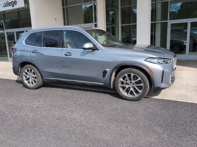 Used 2024 BMW X5 xDrive40i w/ Premium Package AWD/4WD image 1