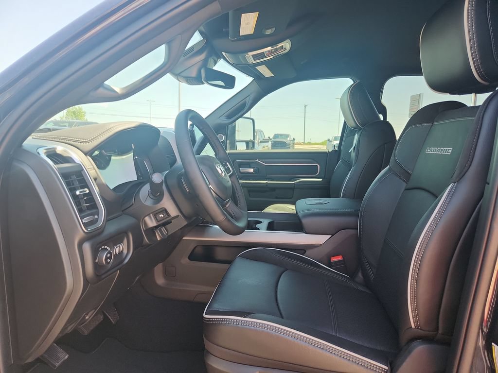 New 2026 RAM 3500 Laramie AWD/4WD image 10