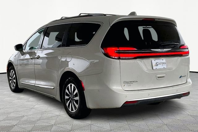 Used 2021 Chrysler Pacifica Limited w/ Uconnect Theater Family Group image 4