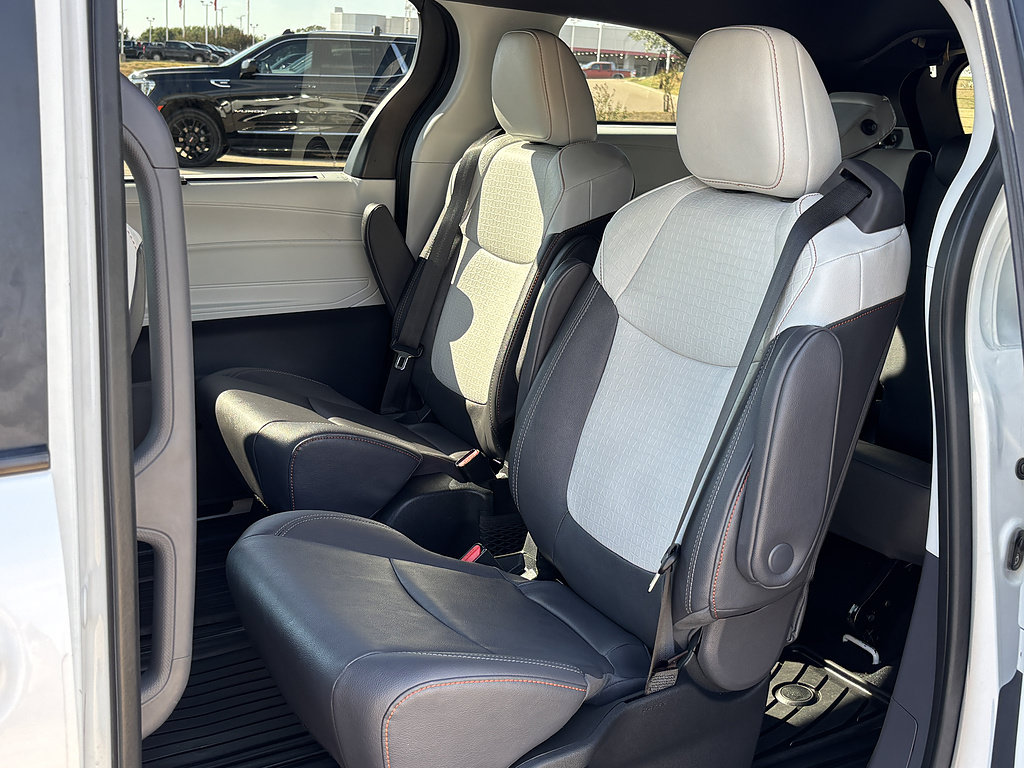 Certified 2024 Toyota Sienna XSE w/ XSE Plus Package FWD image 16