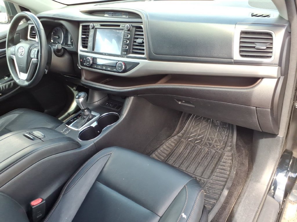 Used 2015 Toyota Highlander XLE FWD image 11