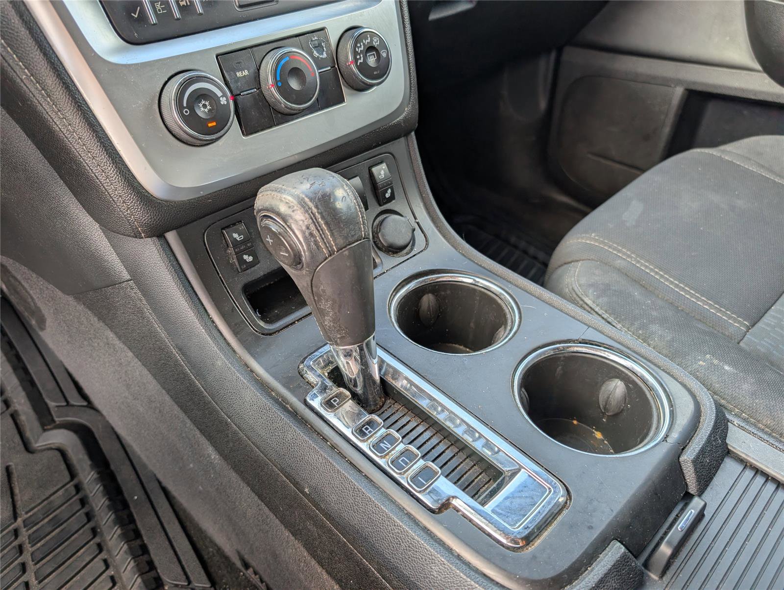Used 2014 GMC Acadia SLE FWD image 18