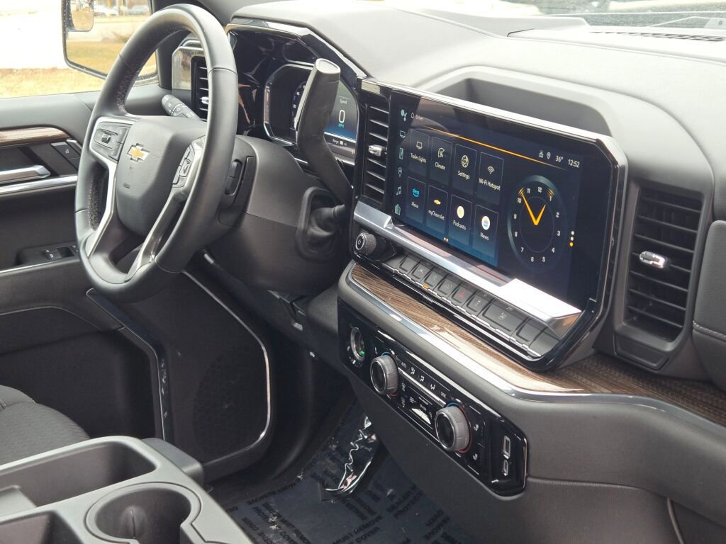 Used 2024 Chevrolet Silverado 1500 LT image 8