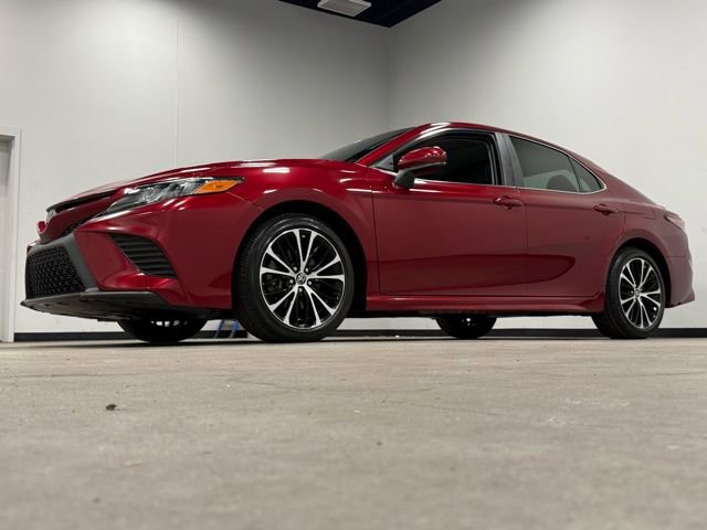 Used 2018 Toyota Camry SE w/ Moonroof Package image 4