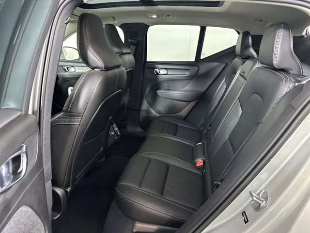 Used 2023 Volvo XC40 B5 Plus AWD/4WD image 24