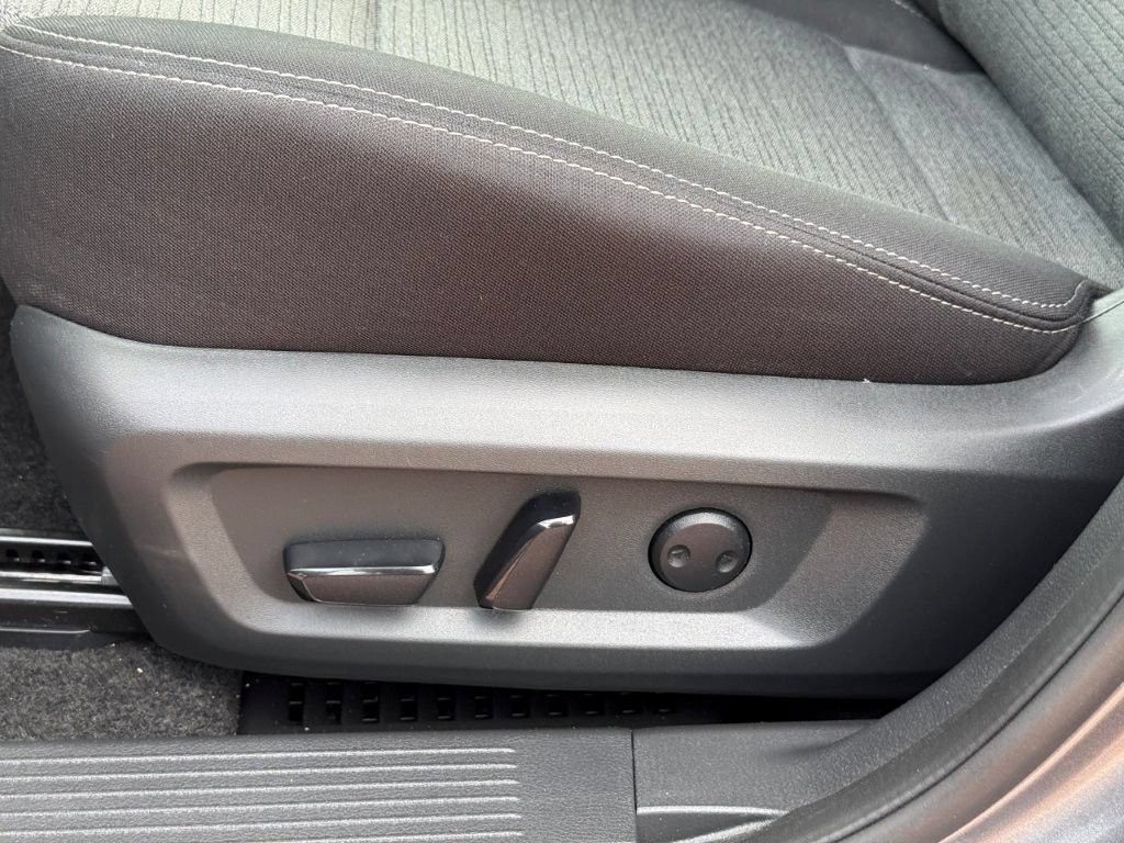 Used 2023 Nissan Rogue SV AWD/4WD image 13