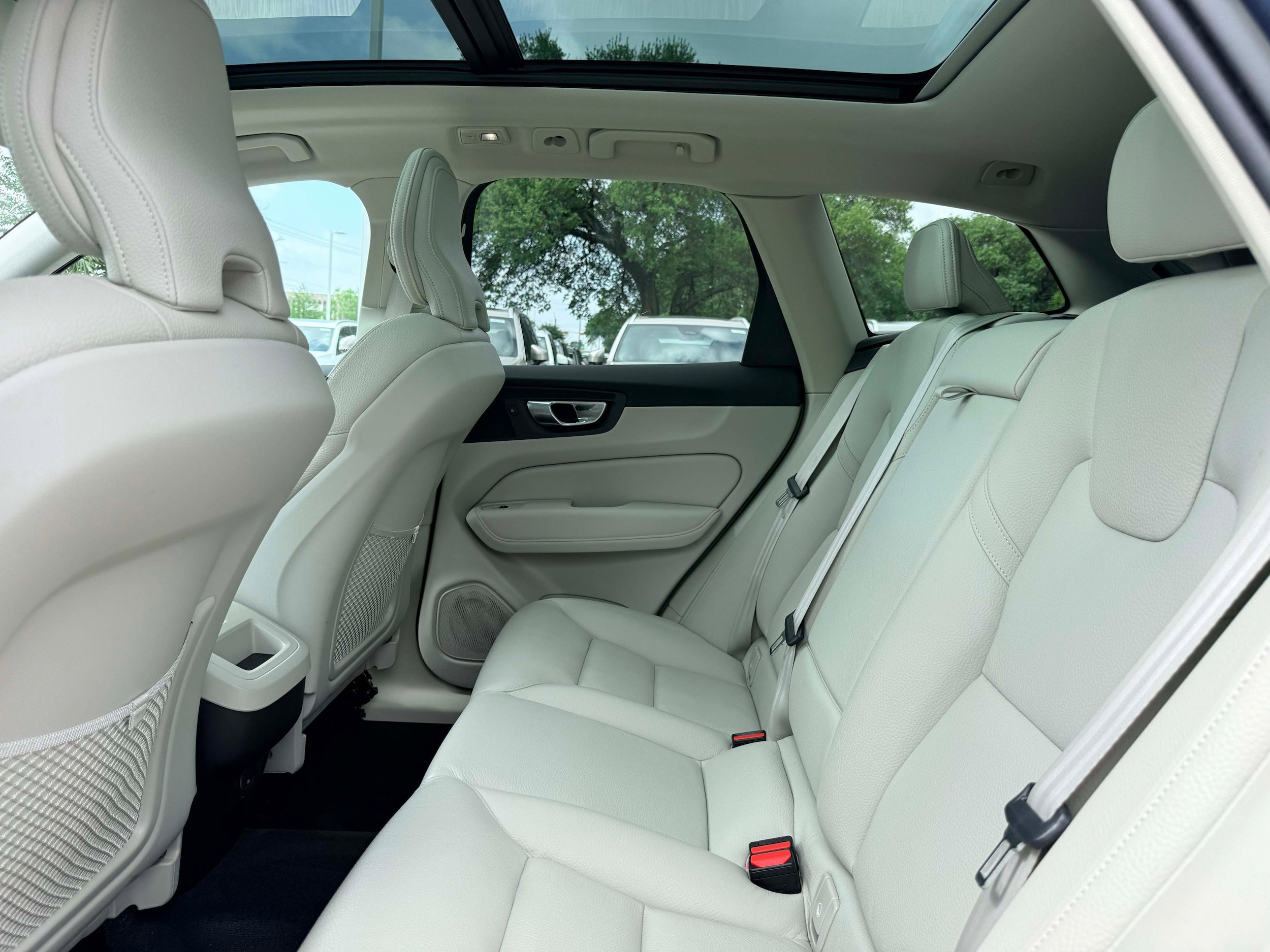 Certified 2023 Volvo XC60 B5 Plus w/ Climate Package AWD/4WD image 14