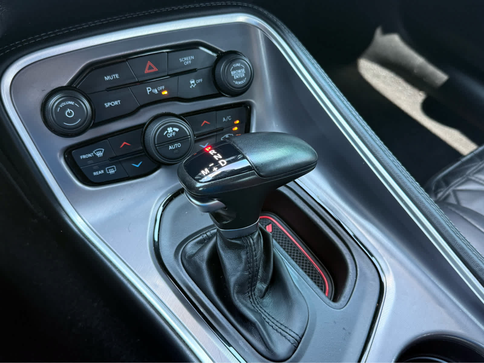 Used 2022 Dodge Challenger SXT RWD image 27