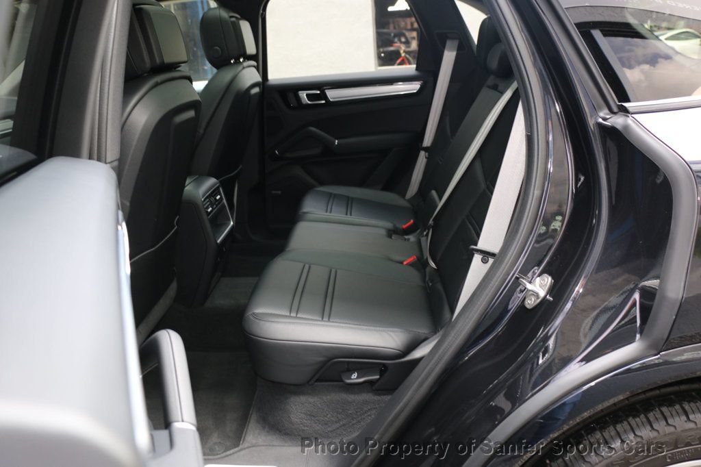 Used 2022 Porsche Cayenne Platinum Edition AWD/4WD image 30