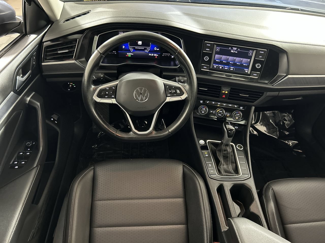 Used 2024 Volkswagen Jetta SE FWD image 22