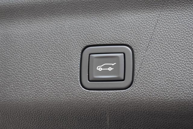 Certified 2023 Chevrolet Suburban Z71 w/ Z71 Off-Road Package AWD/4WD image 24