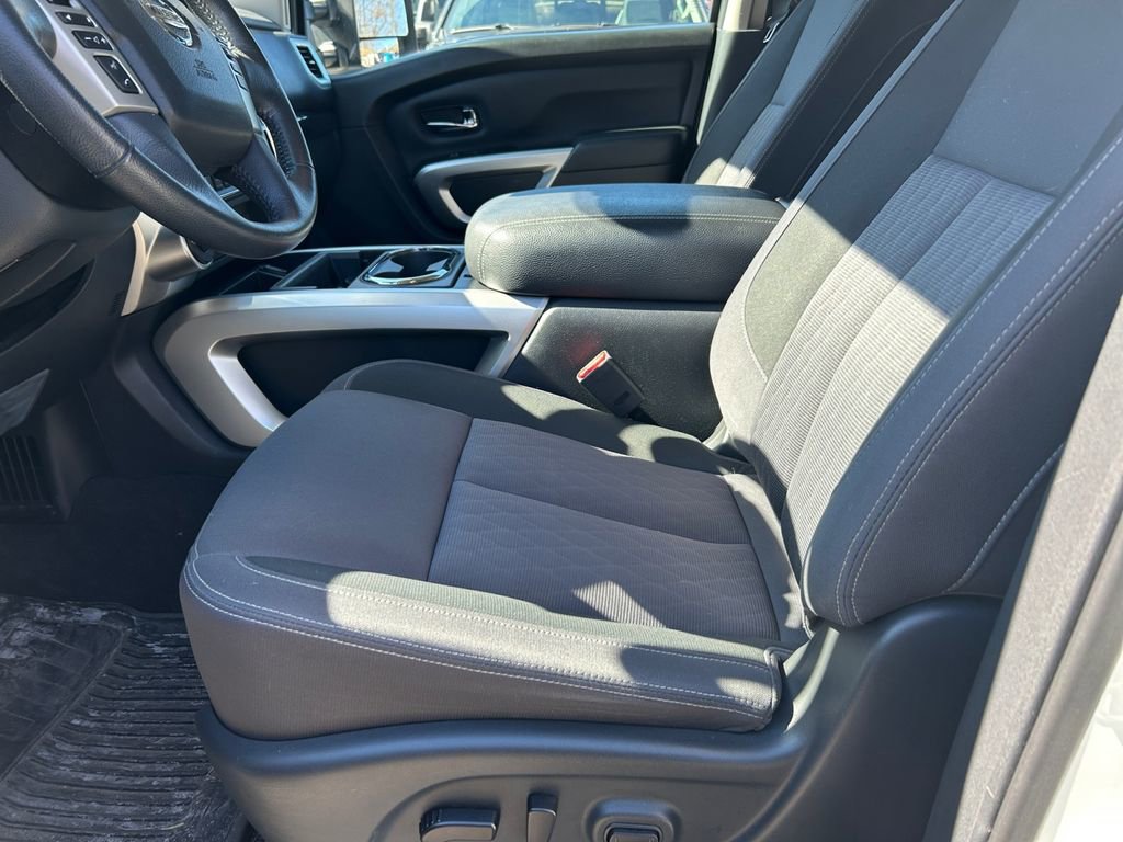 Used 2020 Nissan Titan SV w/ SV Convenience Package image 13