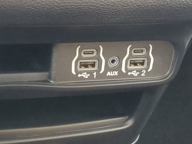 New 2025 Chrysler Pacifica Select image 22