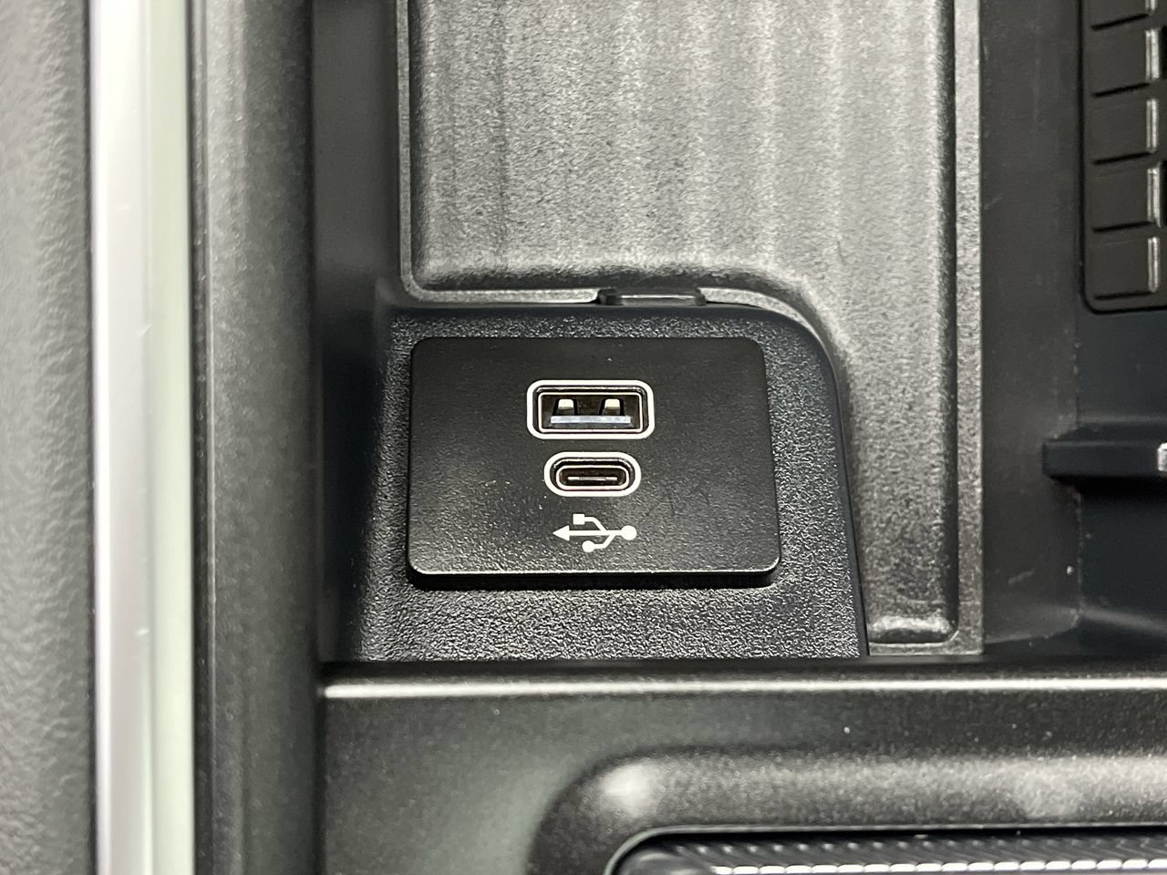 Certified 2025 Ford Expedition Active AWD/4WD image 27