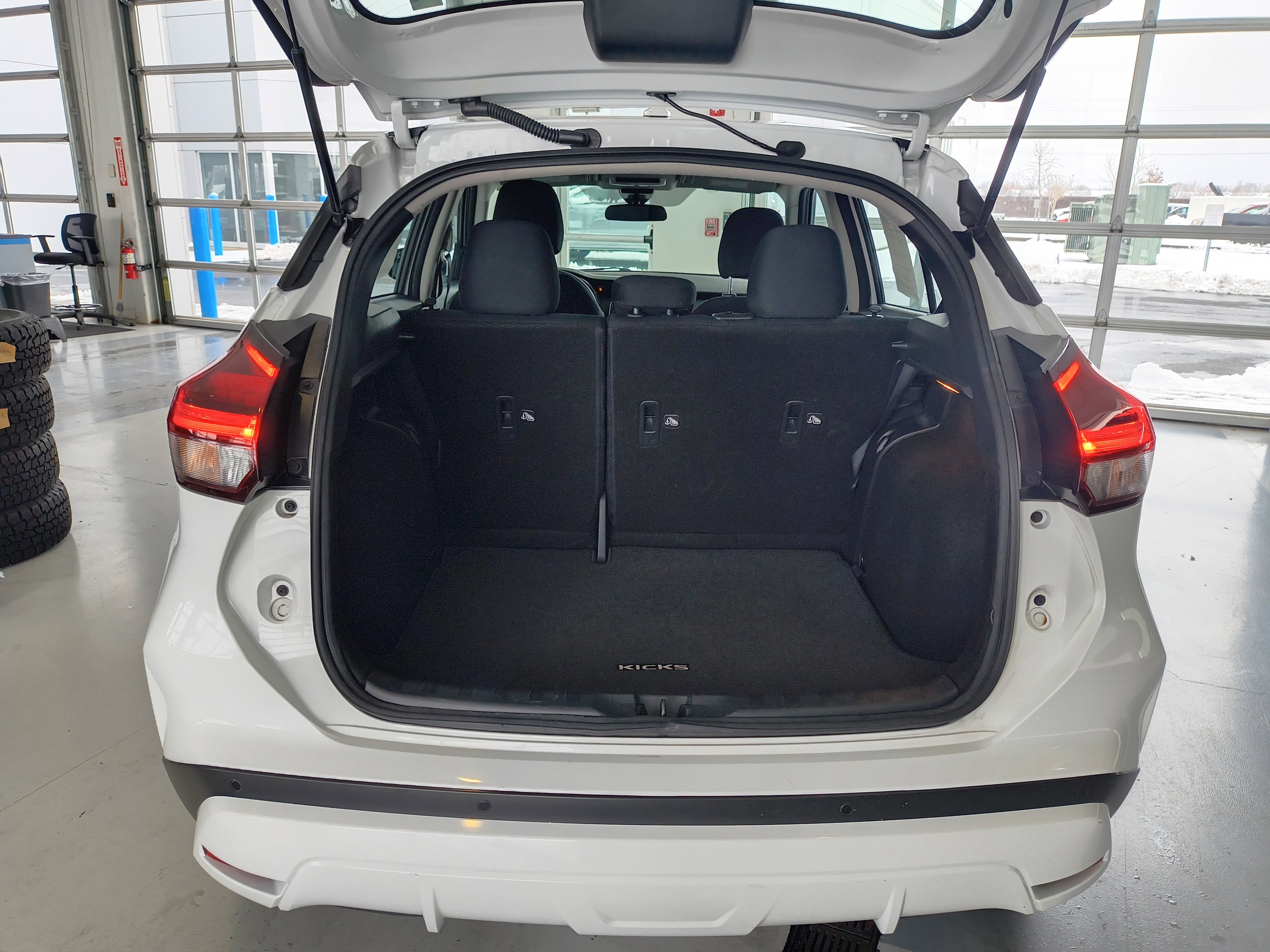 Used 2024 Nissan Kicks S image 7