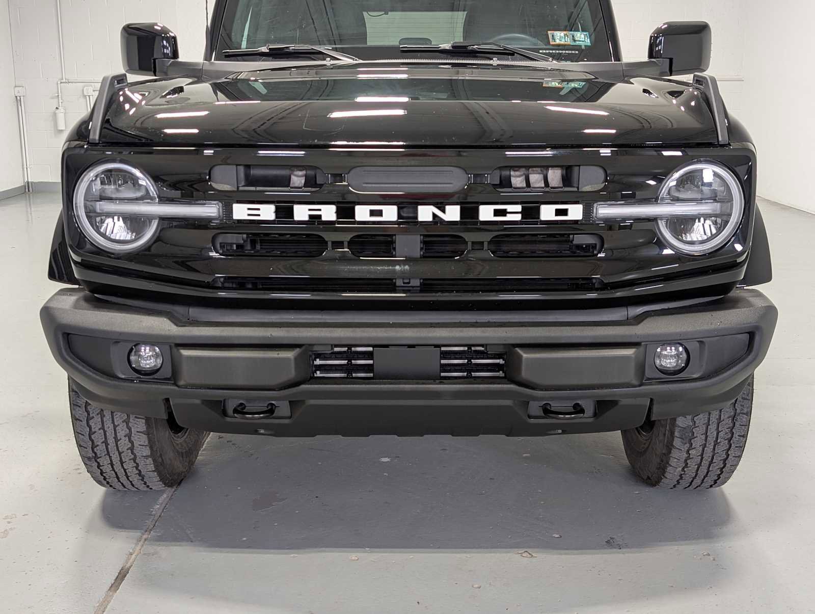Certified 2025 Ford Bronco Outer Banks AWD/4WD image 2