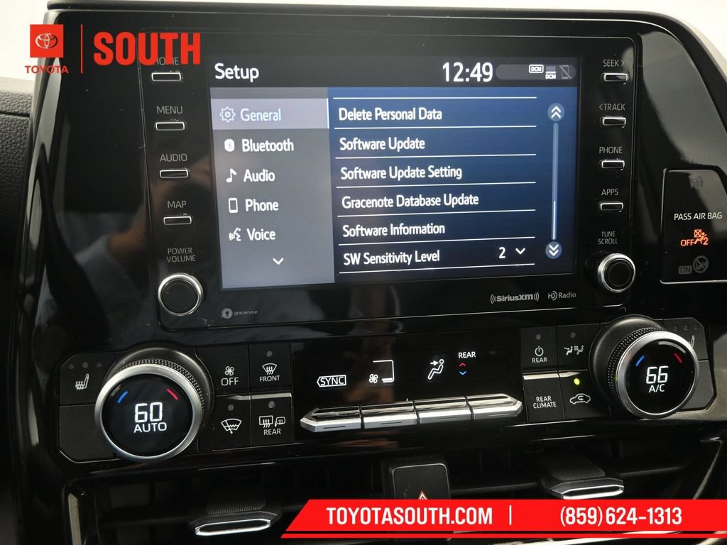 Used 2020 Toyota Highlander XLE AWD/4WD image 20