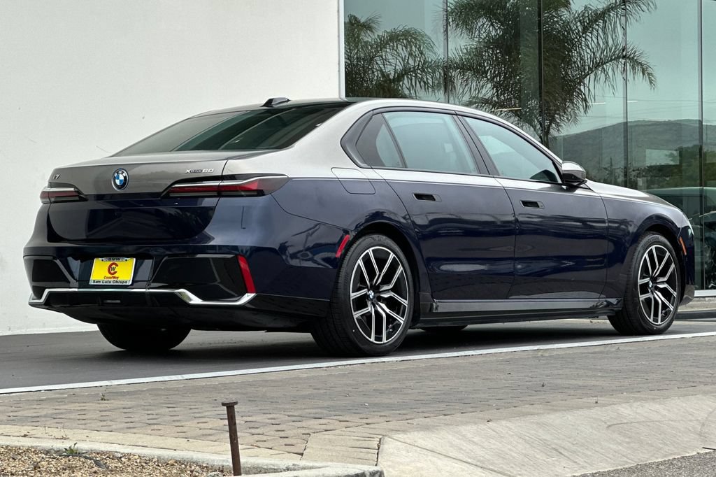 Used 2023 BMW i7 xDrive60 AWD/4WD image 3