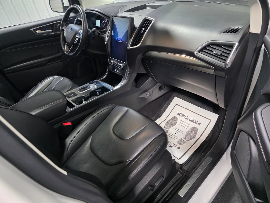 Used 2022 Ford Edge Titanium AWD/4WD image 7