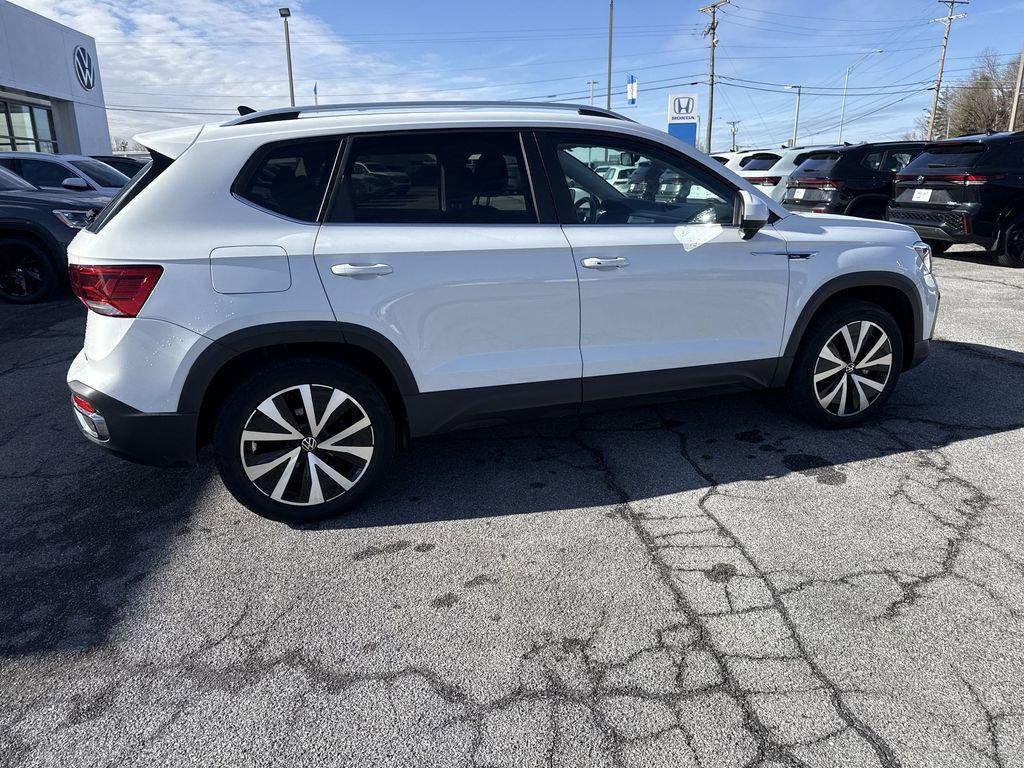 Used 2022 Volkswagen Taos SE image 4