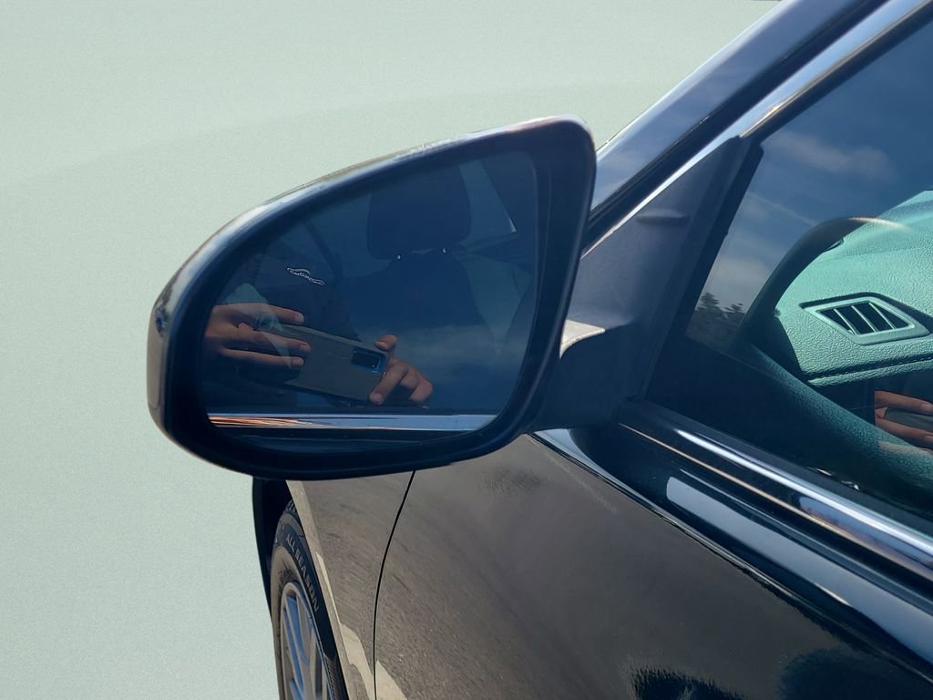 Used 2016 Toyota Camry LE image 9