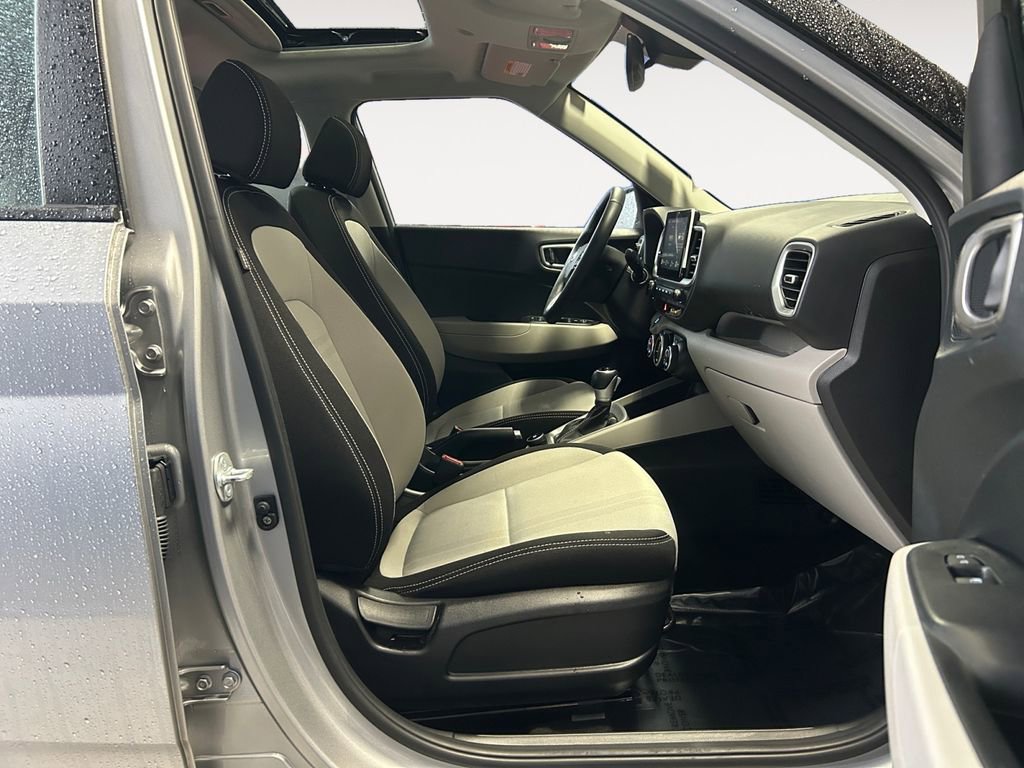 Certified 2025 Hyundai Venue SEL image 10