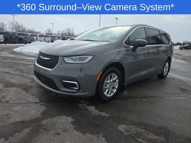 Used 2023 Chrysler Pacifica Touring-L image 8