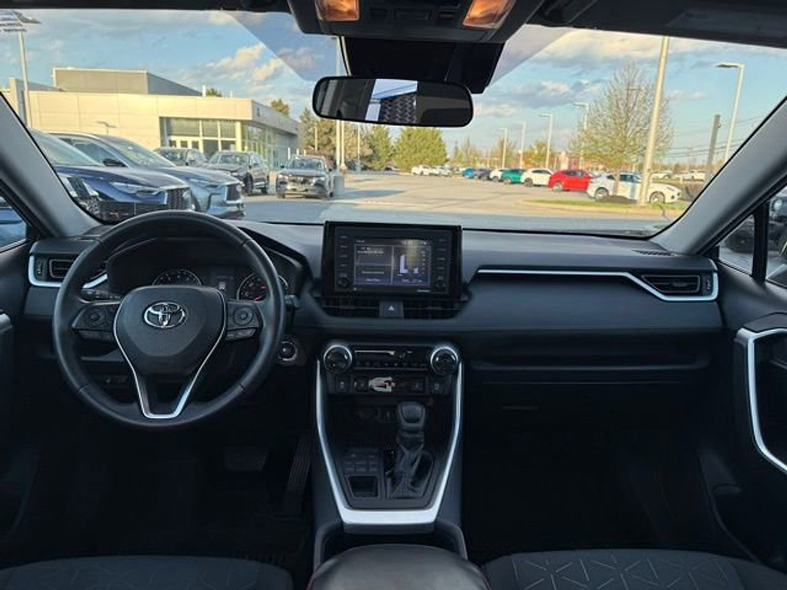 Used 2021 Toyota RAV4 XLE w/ Convenience Package AWD/4WD image 4