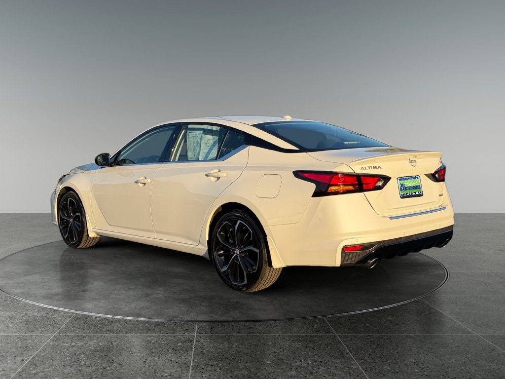 Used 2023 Nissan Altima 2.5 SR w/ SR Premium Package AWD/4WD image 8