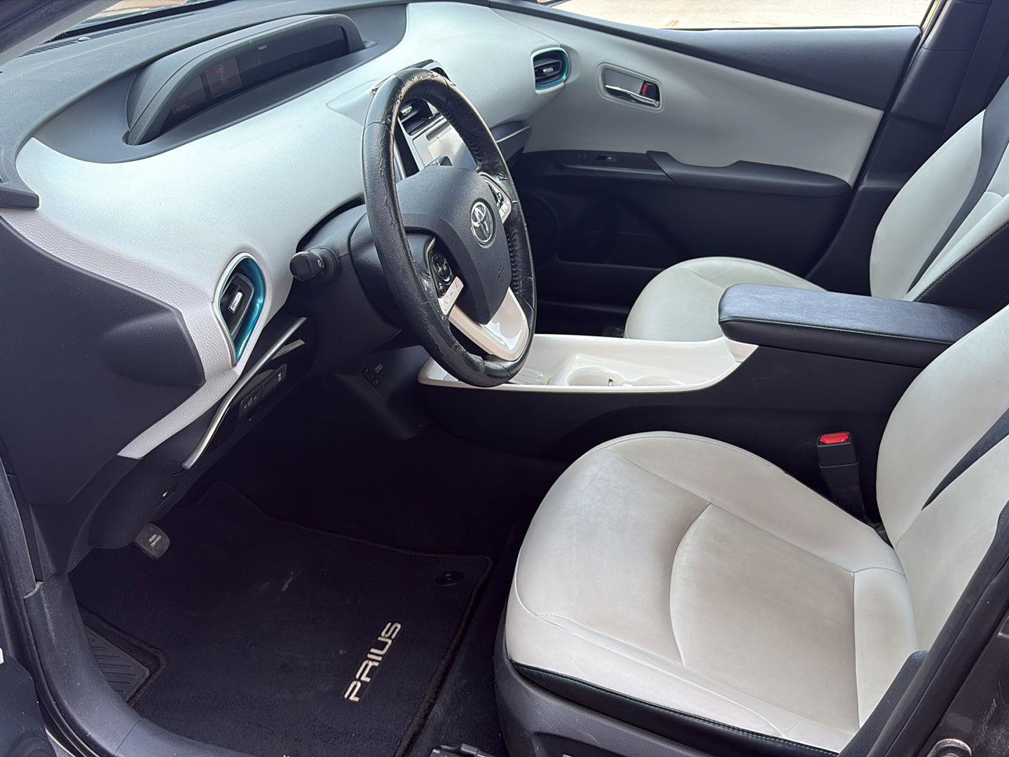 Used 2017 Toyota Prius Four w/ Advanced Technology Package FWD image 5