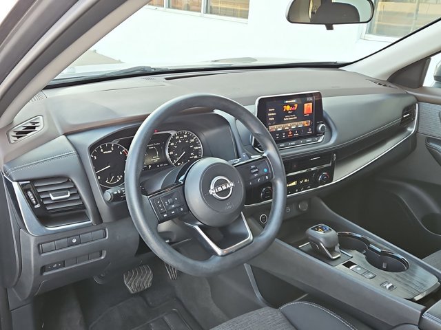 Used 2022 Nissan Rogue SV image 10