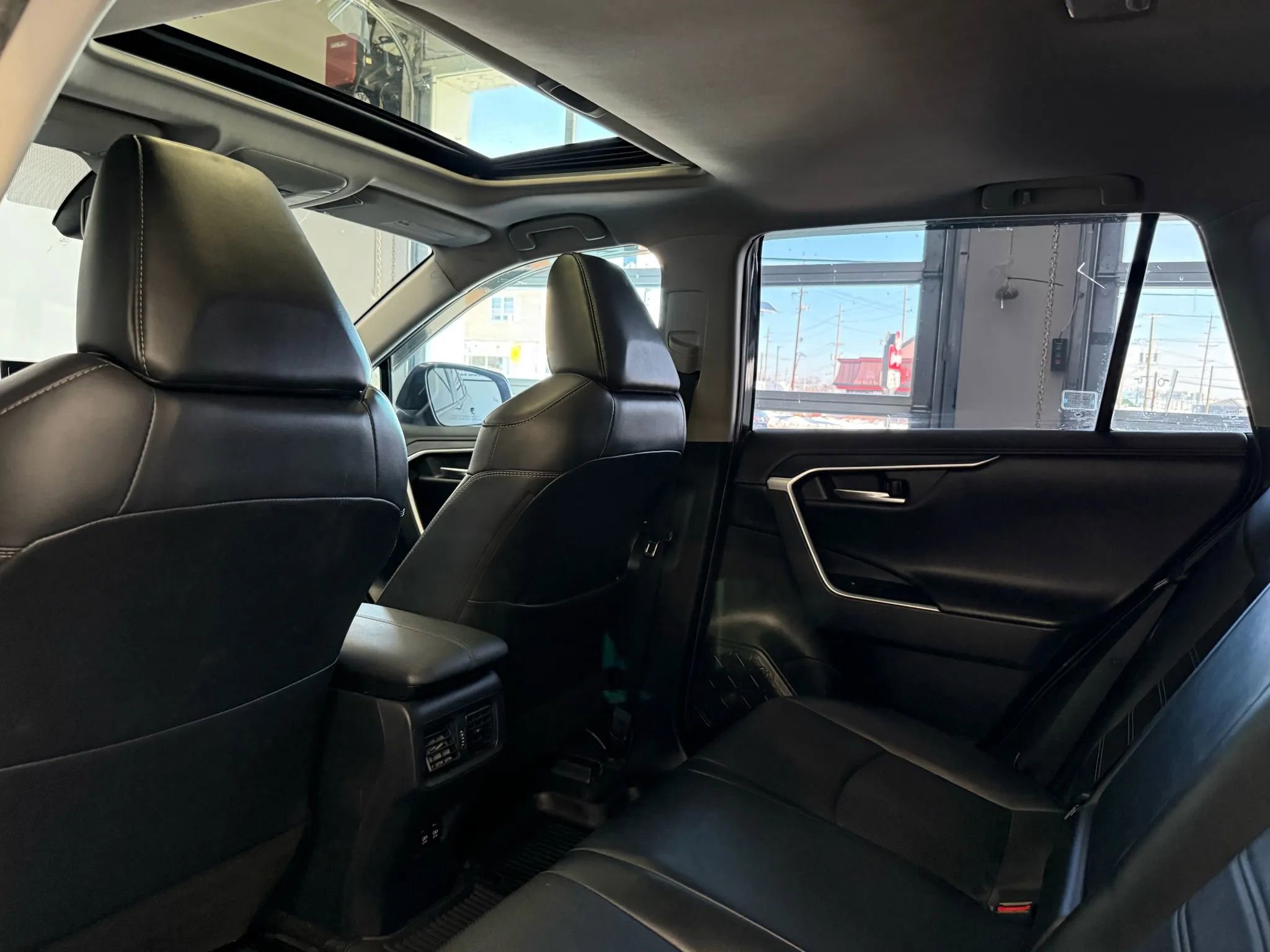 Used 2019 Toyota RAV4 Limited w/ Advanced Technology Package image 32