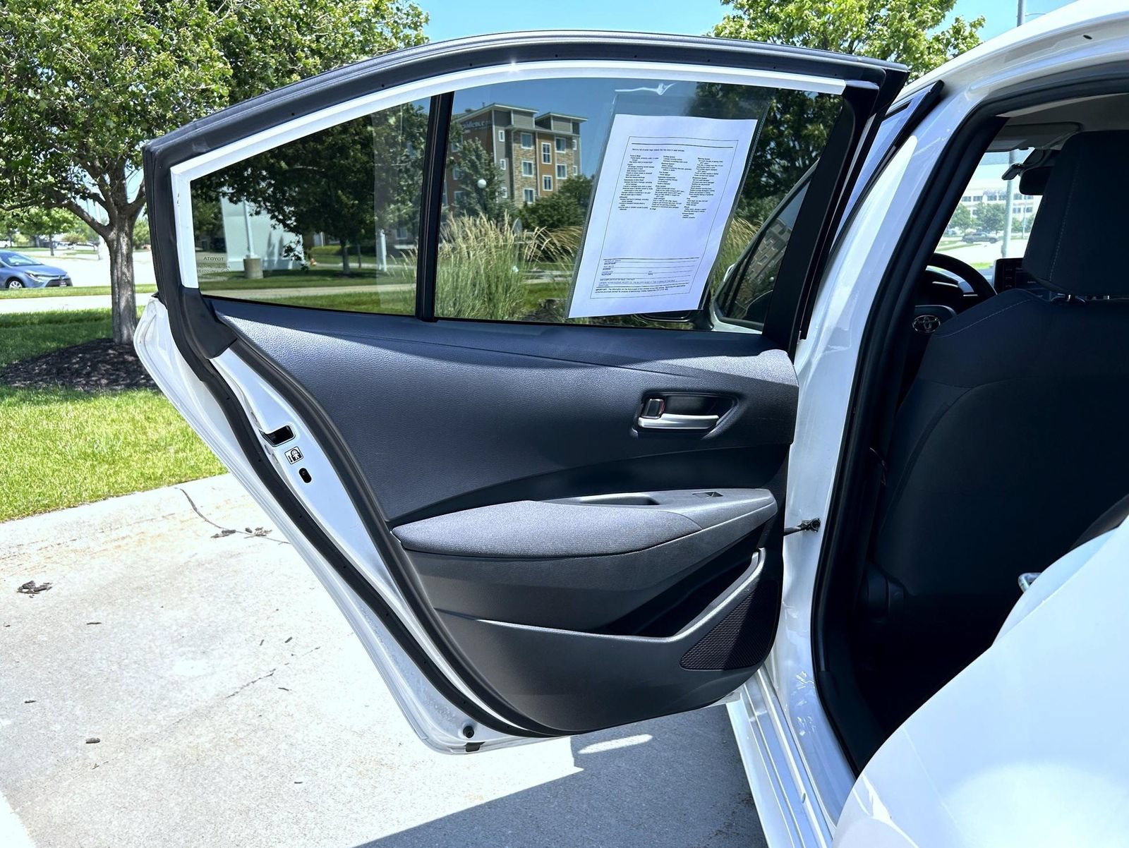 Used 2020 Toyota Corolla LE FWD image 20