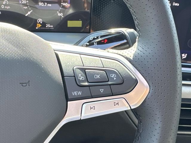 New 2026 Volkswagen Tiguan SE R-Line FWD image 17