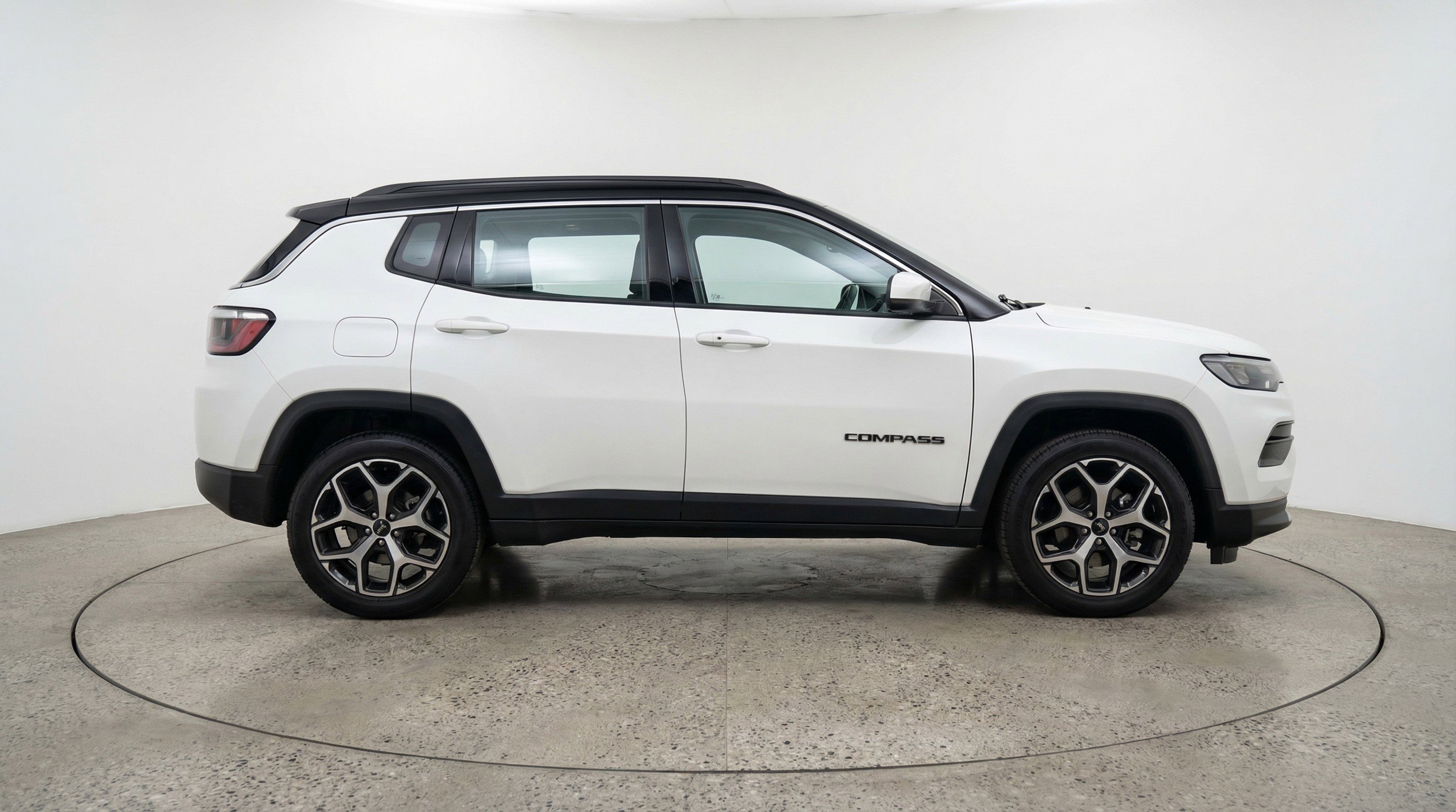 Used 2025 Jeep Compass Limited image 11