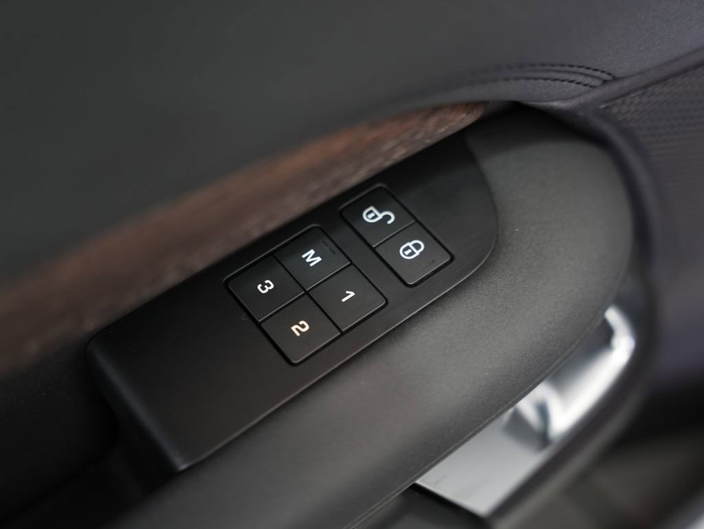 Used 2017 Land Rover Discovery HSE AWD/4WD image 51