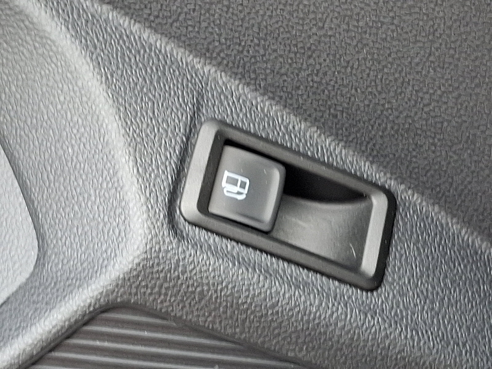 Certified 2024 Volkswagen Taos SE image 25