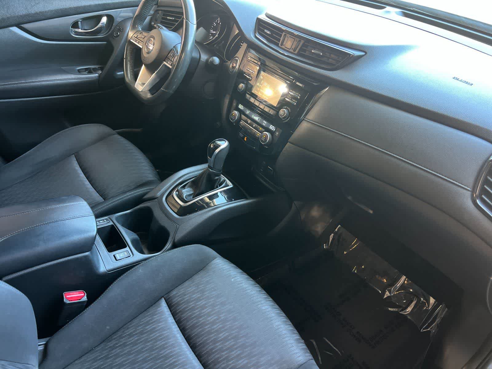 Used 2017 Nissan Rogue SV FWD image 16