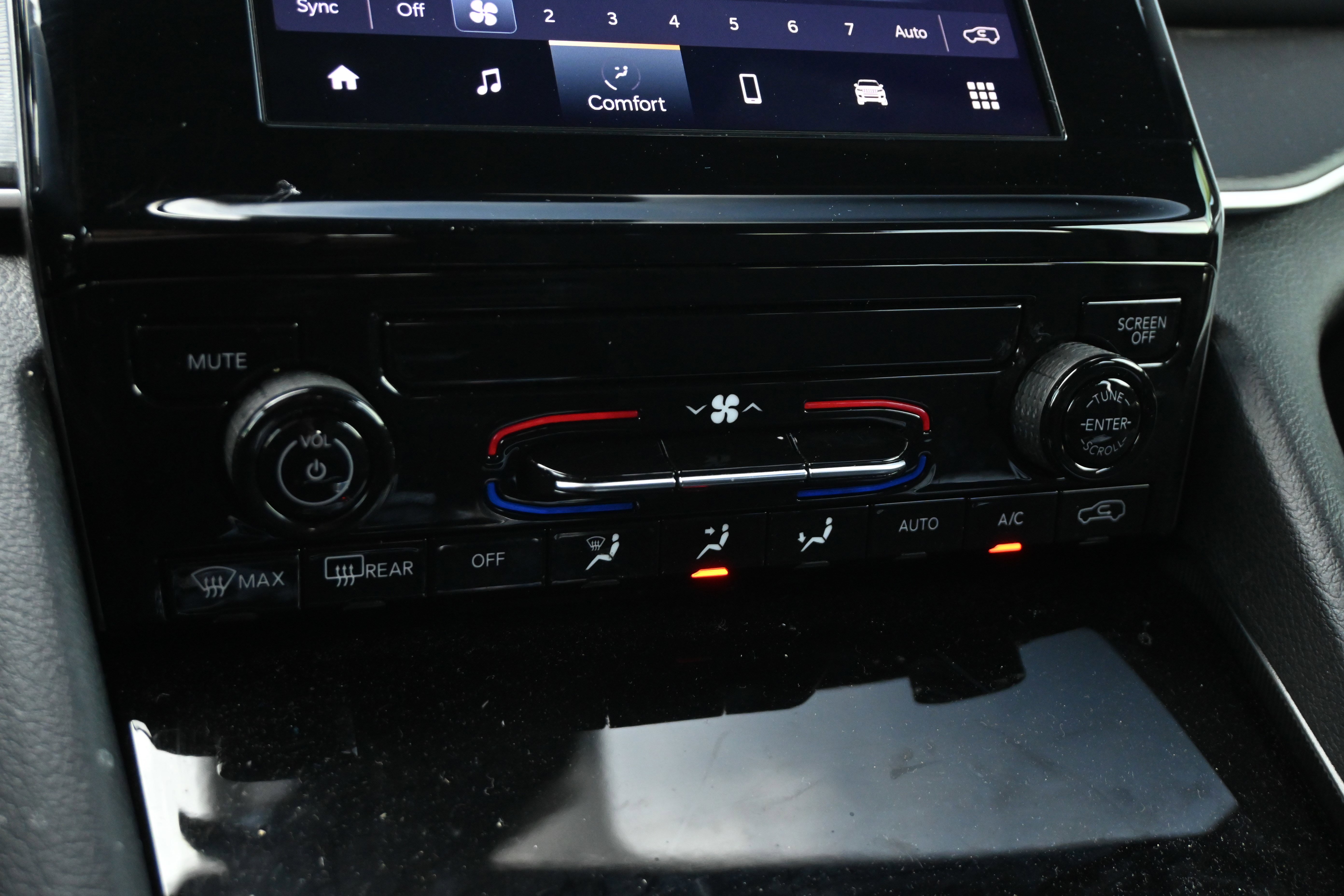 Used 2025 Jeep Grand Cherokee Laredo X image 21