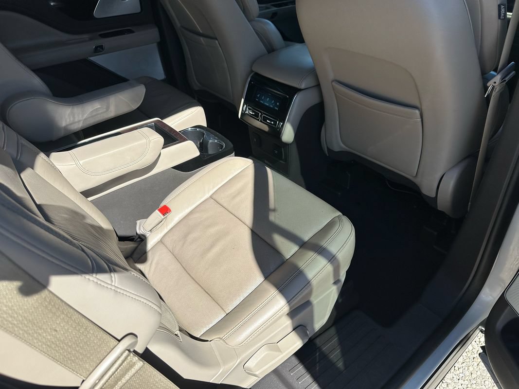Used 2022 Lincoln Aviator Reserve w/ Equipment Group 201A AWD/4WD image 21