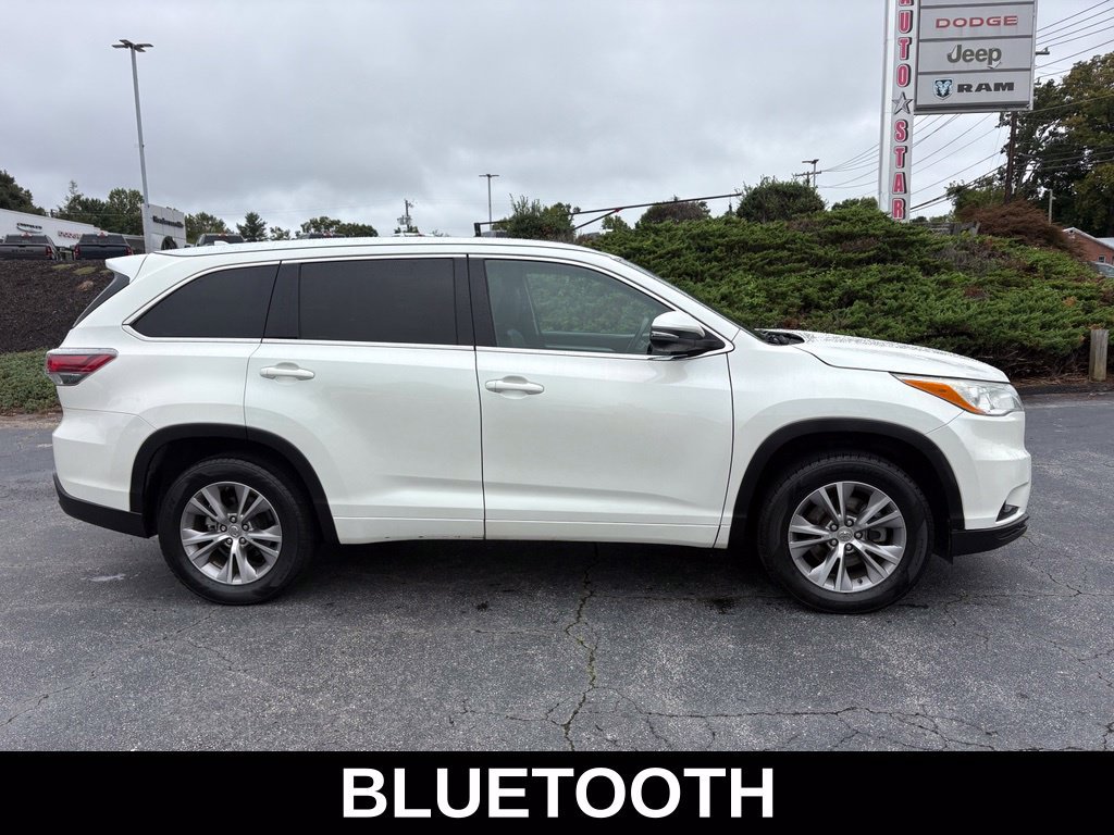 Used 2014 Toyota Highlander XLE FWD image 2